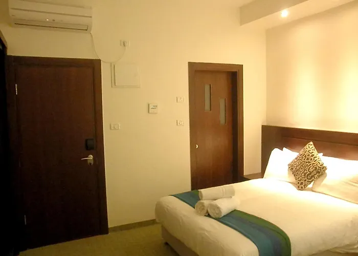 Commodore Hotel