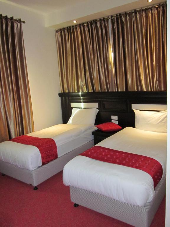 Commodore Hotel 4*